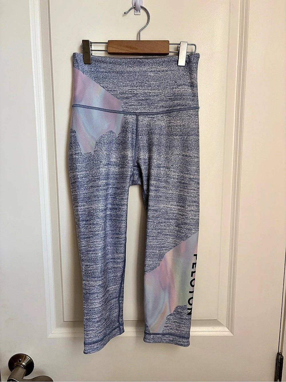 Peloton Cadence Blue Speckle Capri Leggings Blue & Pink WTH